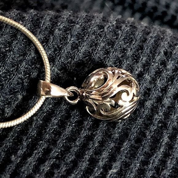 Vintage Sterling Silver Scroll Cutout Round Pendant w/ Snake Chain Necklace - Picture 6 of 7